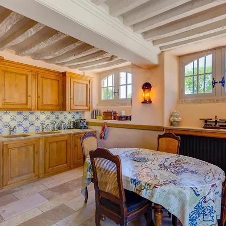 Chateau Sleeps 15 Pool Wifi *